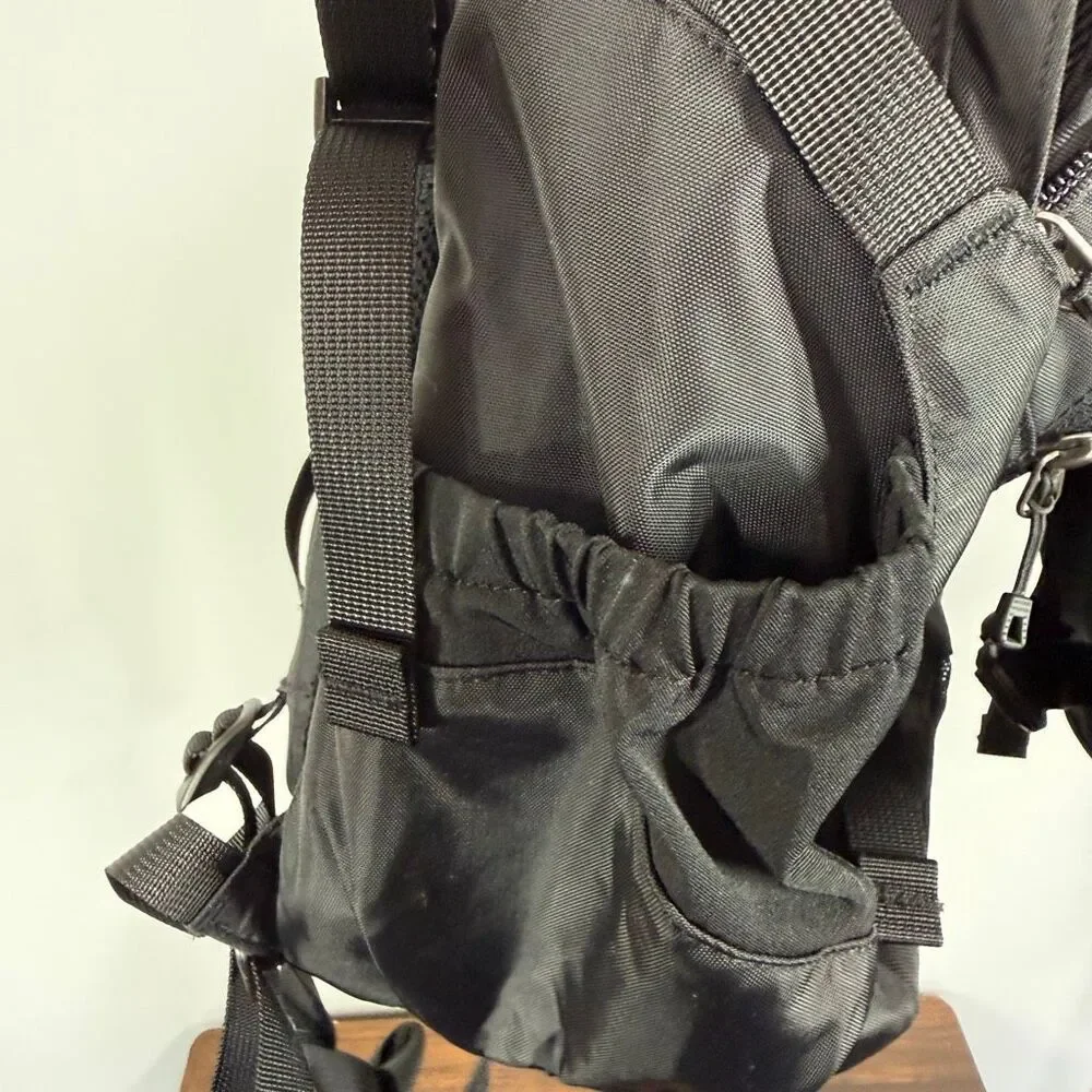 Patagonia black backpack atacama 28L 17x11x7” - Picture 8 of 9